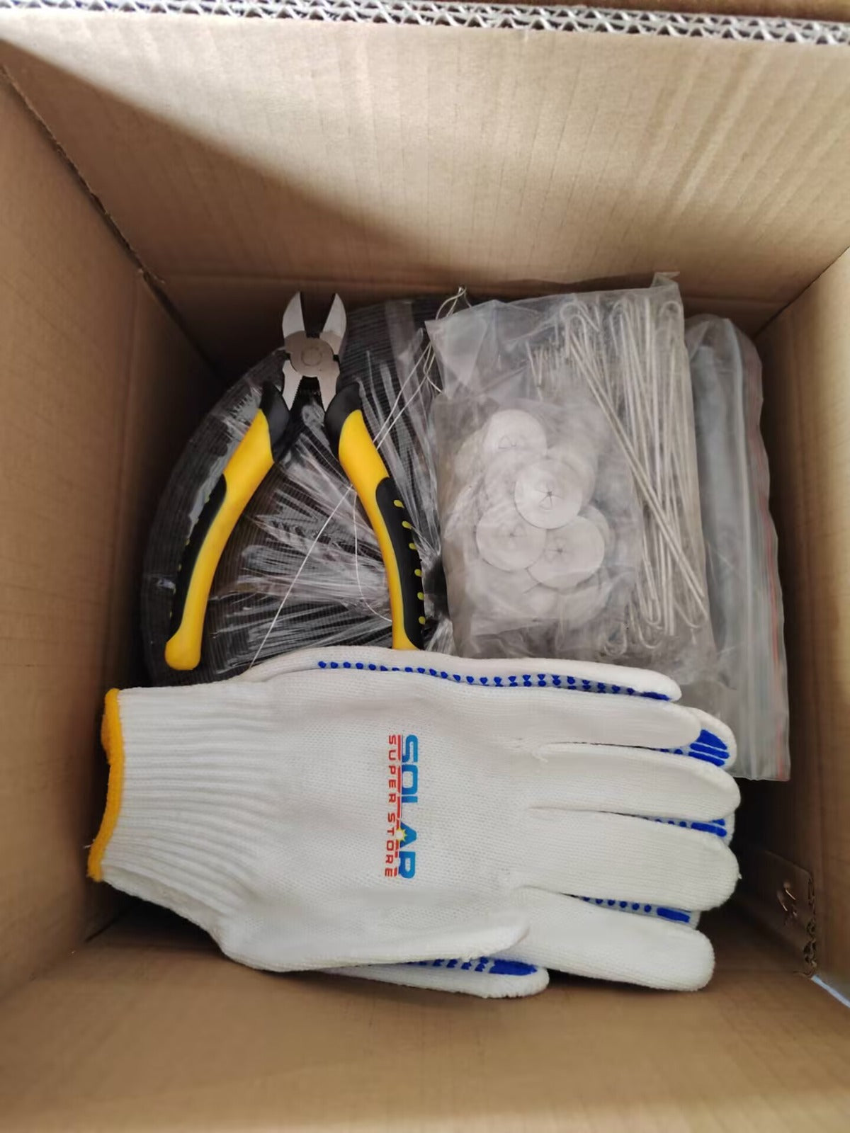Kit de protection contre les bestioles de Solar Super Store (15 cm x 30 m) avec coupe-fil et gants