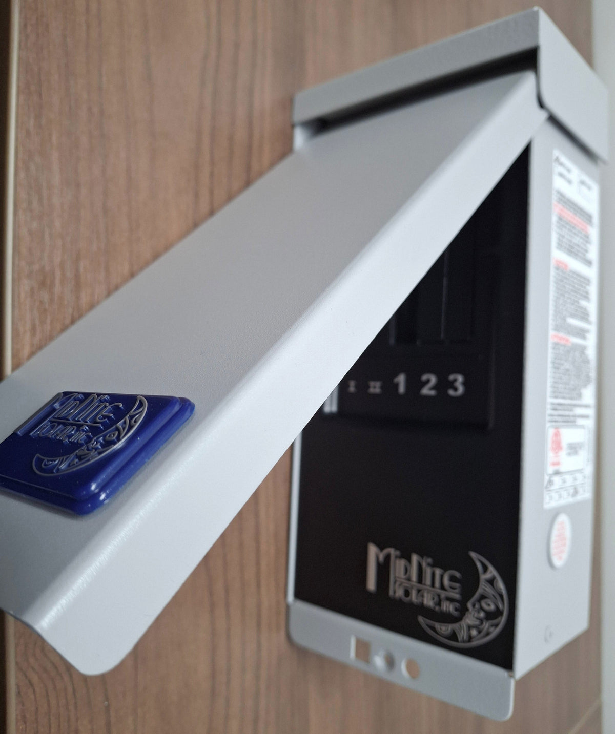 MidNite Solar MNPV2-1000 2 Pos. Combiner 1000VDC Rated